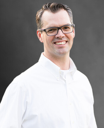 Headshot of Daniel Scott