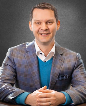 Headshot of Daniel Lewis