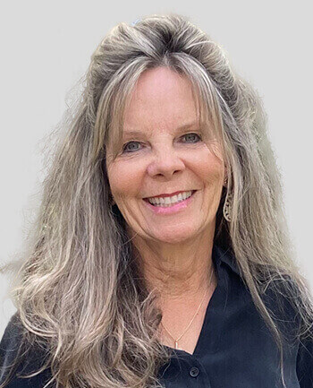 Headshot of Elizabeth Bachmann